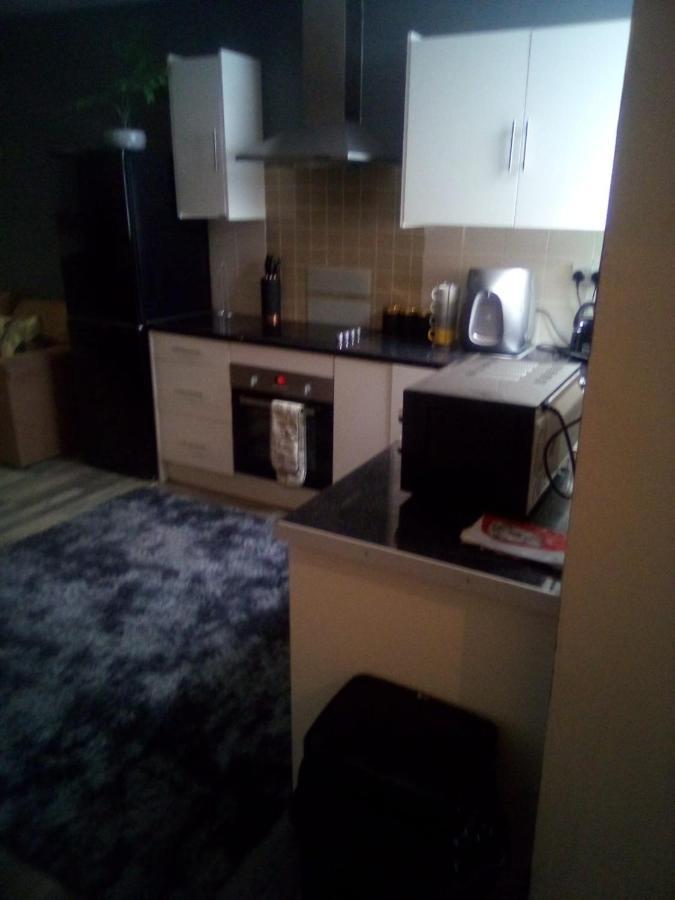 Town Center Large 2 Bedroom Apartment- Sleeps Up To 6 - Dogs Welcome - 2 Minutes From Train Station Blackpool Buitenkant foto