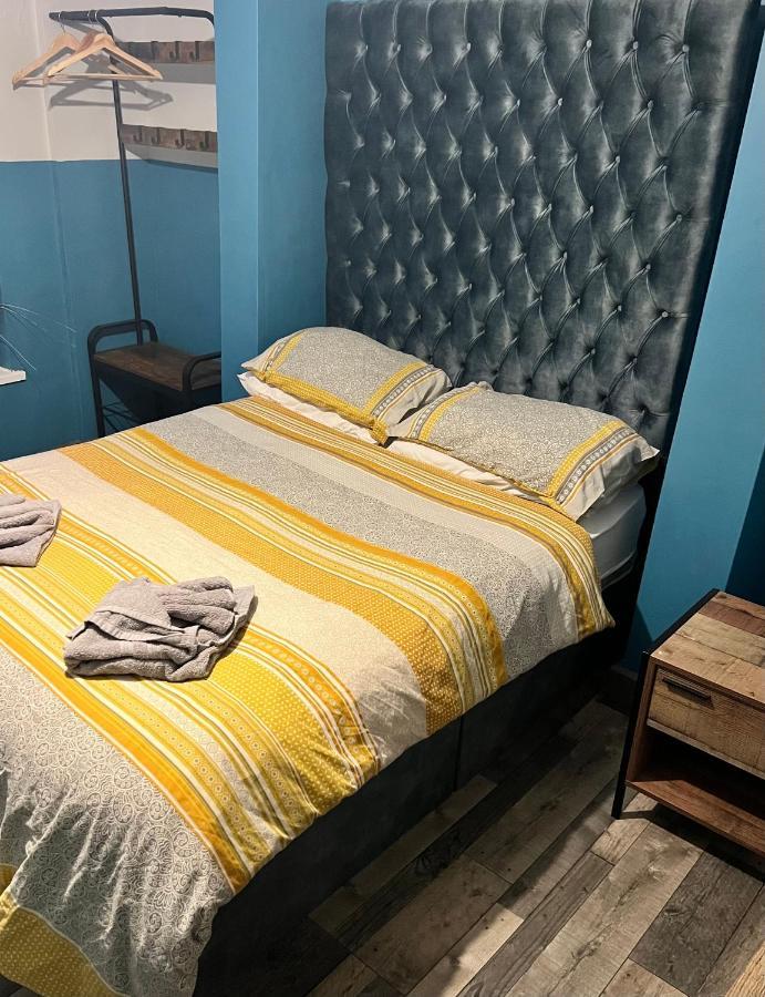 Town Center Large 2 Bedroom Apartment- Sleeps Up To 6 - Dogs Welcome - 2 Minutes From Train Station Blackpool Buitenkant foto