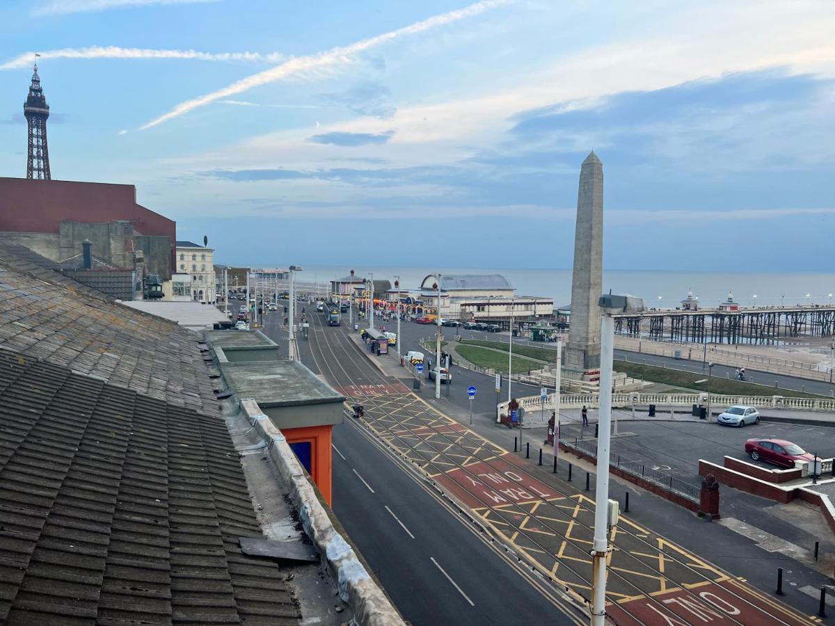 Town Center Large 2 Bedroom Apartment- Sleeps Up To 6 - Dogs Welcome - 2 Minutes From Train Station Blackpool Buitenkant foto
